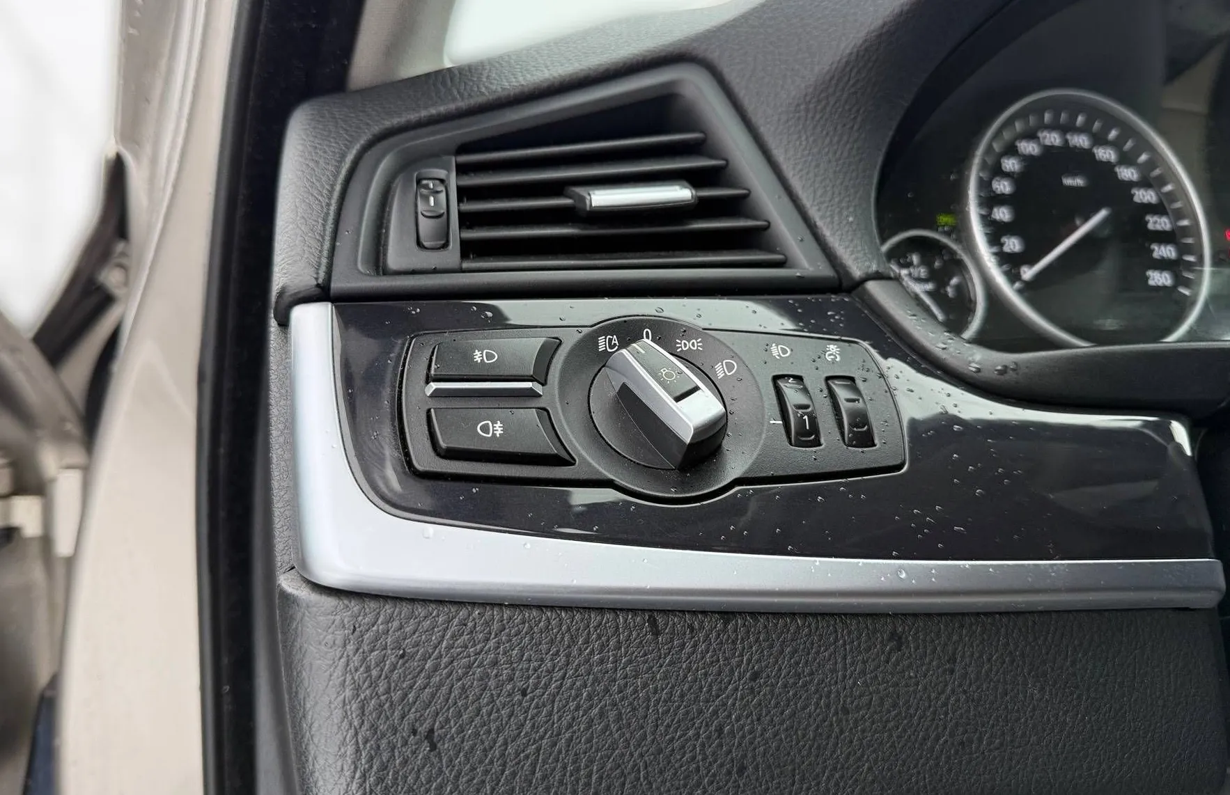 Zunanja slika - BMW Serija 5 - Touring: 520d M PAKET BI-XENON NAVI TEMP PDC USNJE - 17