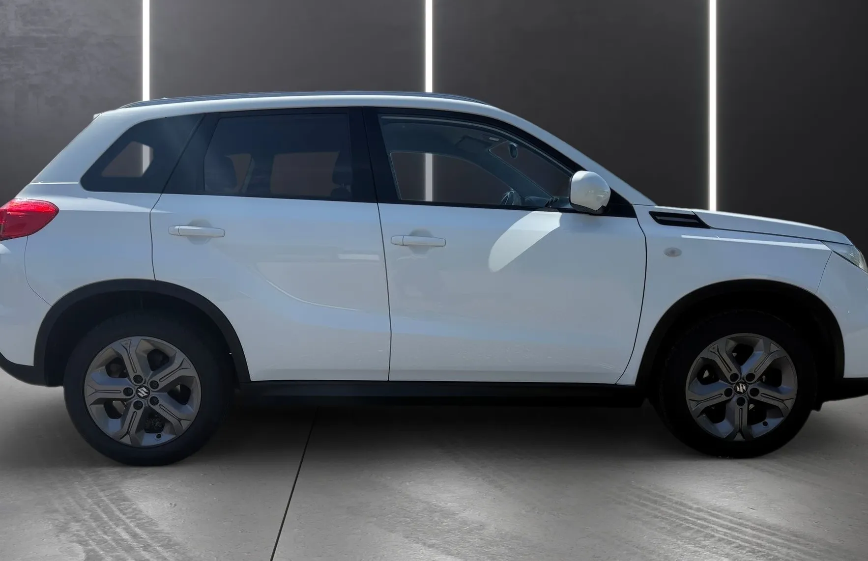 Zunanja slika - Suzuki Vitara - 1.6 TD NAVI PDC TEMPOMAT KAMERA BREZ POLOGA TOP - 8