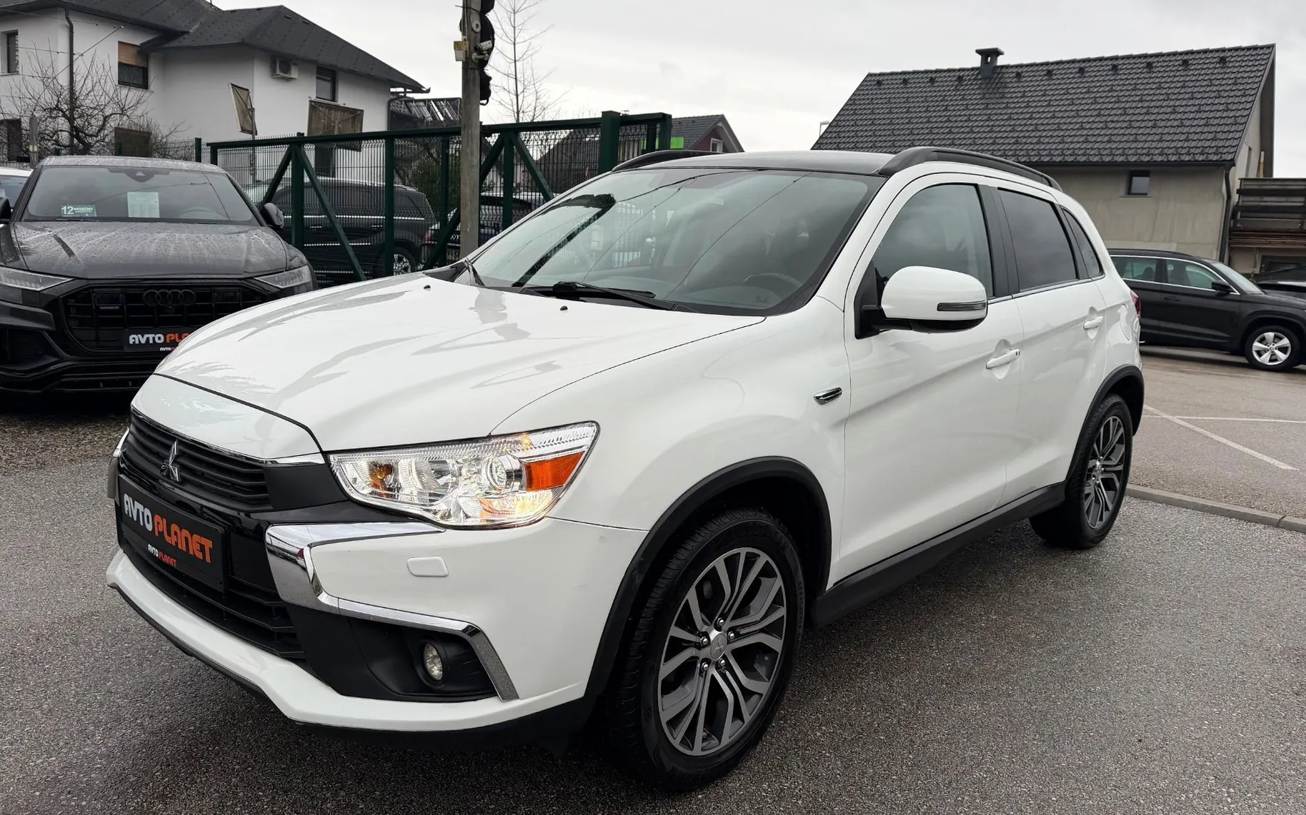 Zunanja slika - Mitsubishi ASX - 2.2 DI-D 4WD AUT. Intense+ XENON NAVI PANO KAMERA - 1