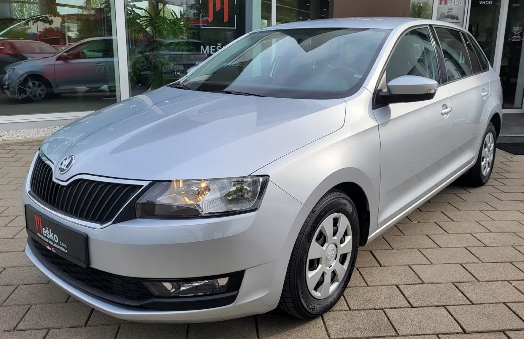 Zunanja slika - Škoda Rapid - 1.0 TSI slo-1last-ac-el.paket-vl.kljuka-Bluetooth - 1