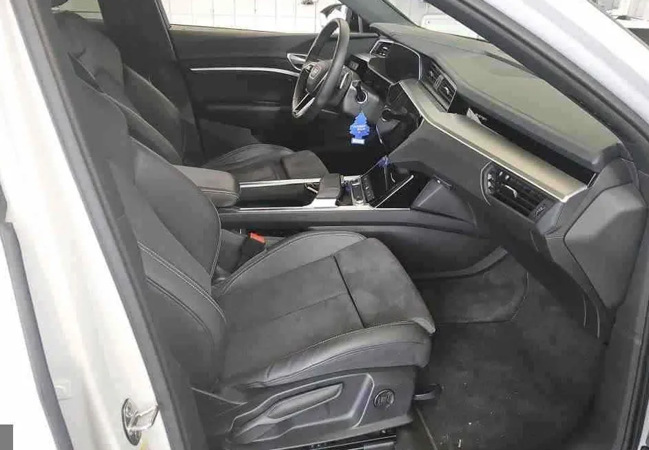 Zunanja slika - Audi e-tron - Sportback 55 quattro S line.NEMŠKI+4ALU.KAMERA.USNJE.KLJUK - 17