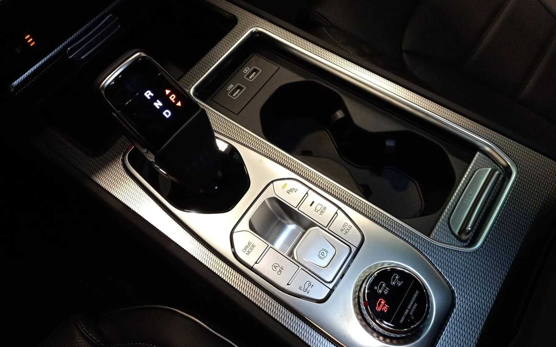 Notranja slika - SsangYong Rexton - 2.2 XDi Limited+ 4WD AT... - 19