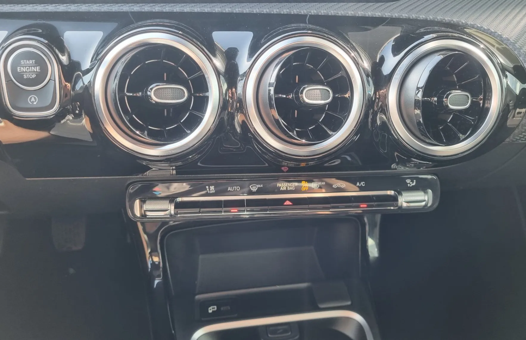Zunanja slika - Mercedes-Benz A-Razred - A160 KAMERA-DAB-TEMPOMAT...  ODLIČNO OHRANJEN - 14