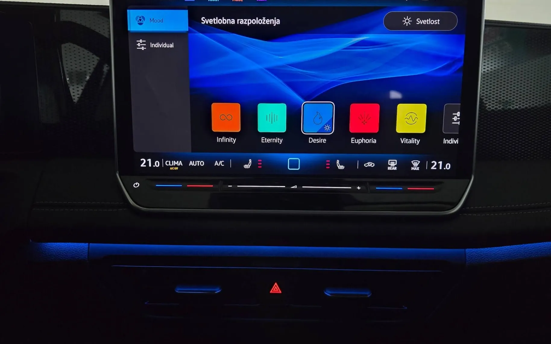 Notranja slika - Volkswagen Tiguan - 1.5 eTSI GOAL DSG - LED Plus.360kam.asistence.navi - 19