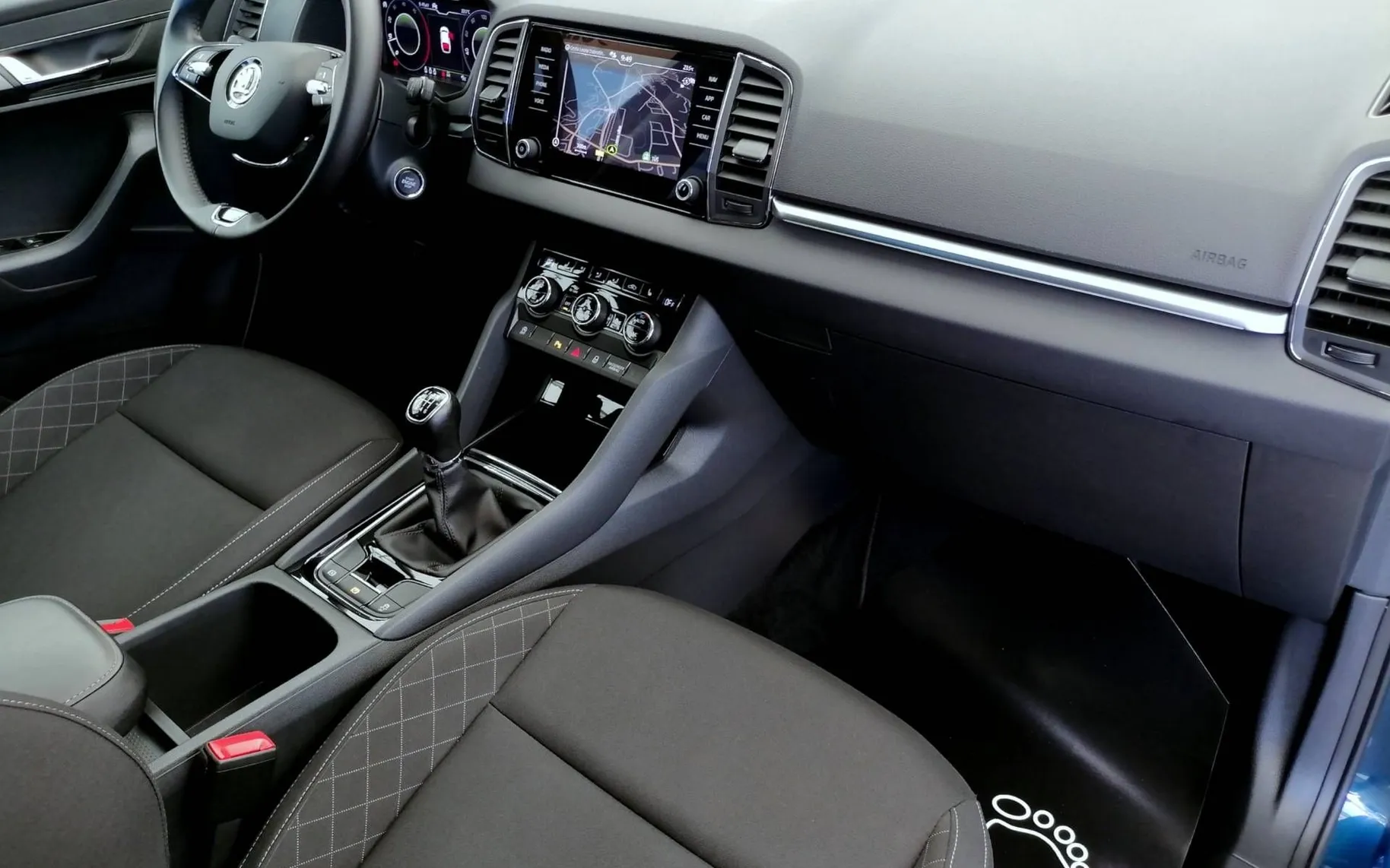 Zunanja slika - Škoda Karoq - 2.0 TDI Sportline FULL LED KAMERA RADAR 1.LASTNIK - 6