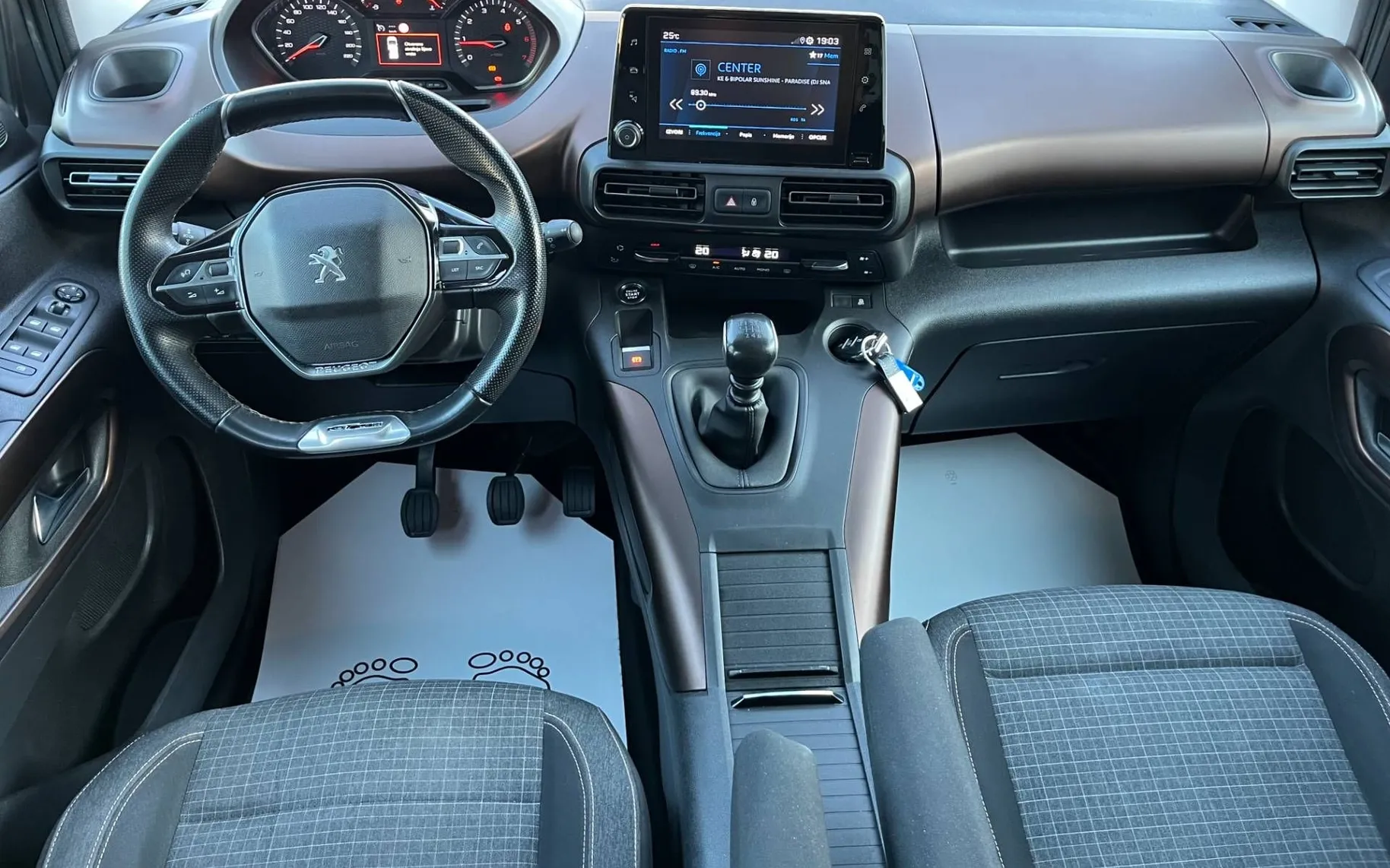 Notranja slika - Peugeot Rifter - GT LINE 1.5 BLUEHDI 130 LED-KAM-ODLIČEN - 11