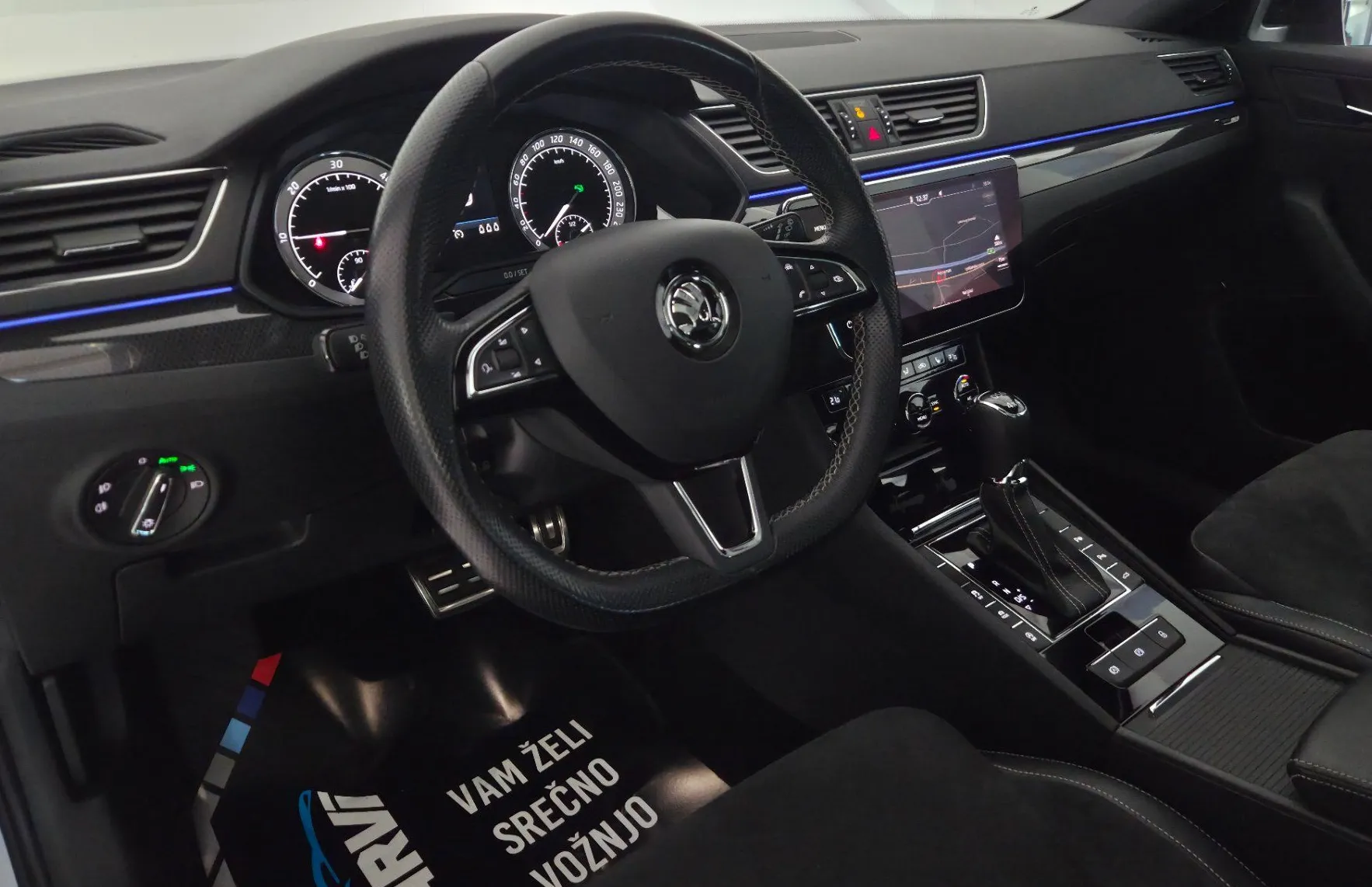 Zunanja slika - Škoda Superb - Combi 4x4 2.0 TDI SportLine DSG-RADAR-DCC-KLJUKA - 15