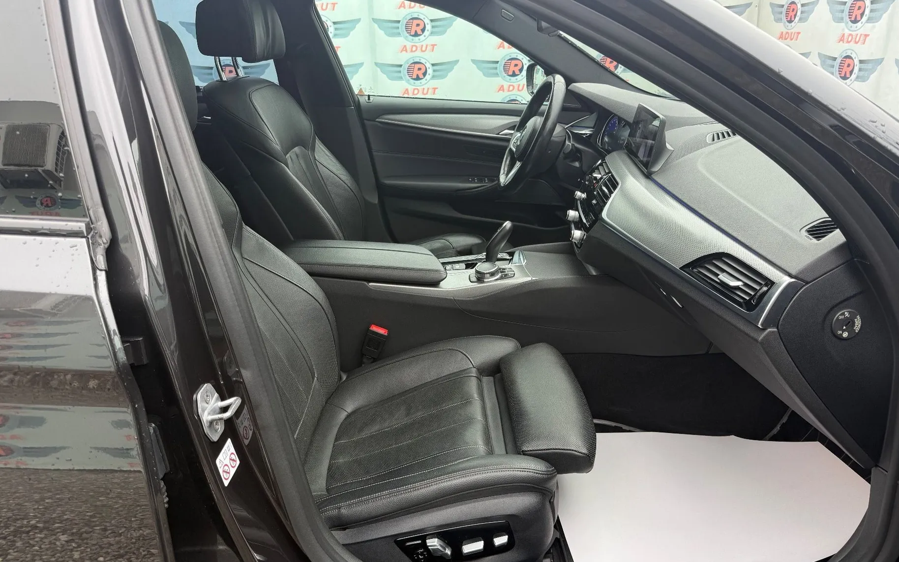 Zunanja slika - BMW Serija 5 - Touring: 530d xDrive M-sport VIRT HEAD UP 360CAM PANO LE - 10