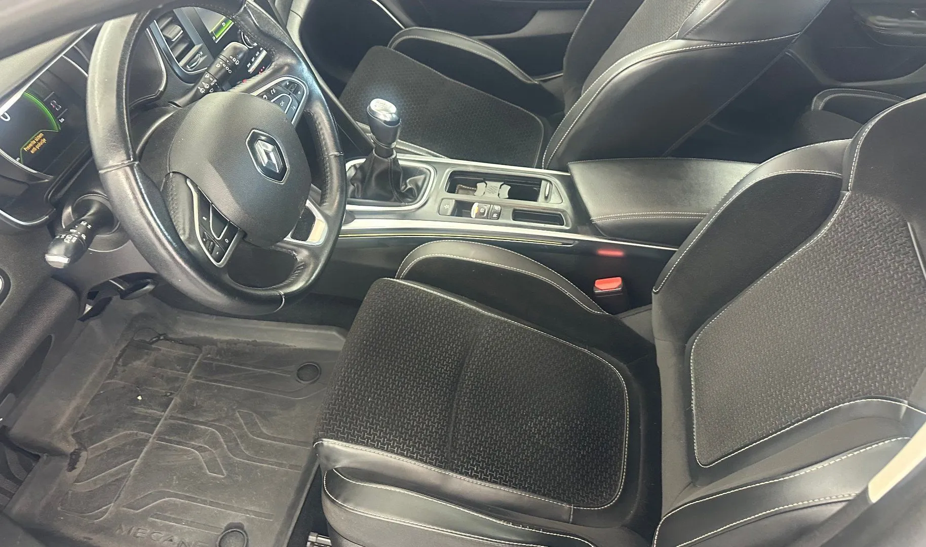 Zunanja slika - Renault Megane Limousine - Mégane Berline TCe 140.INTENSE.USNJE.SLOVENSKI.1 LASTNIK - 12