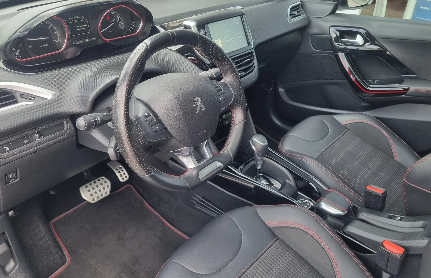 Zunanja slika - Peugeot 2008 - 1.2PT 110 GT Line AVTOMATIK + POTRJENA SERVISNA - 9