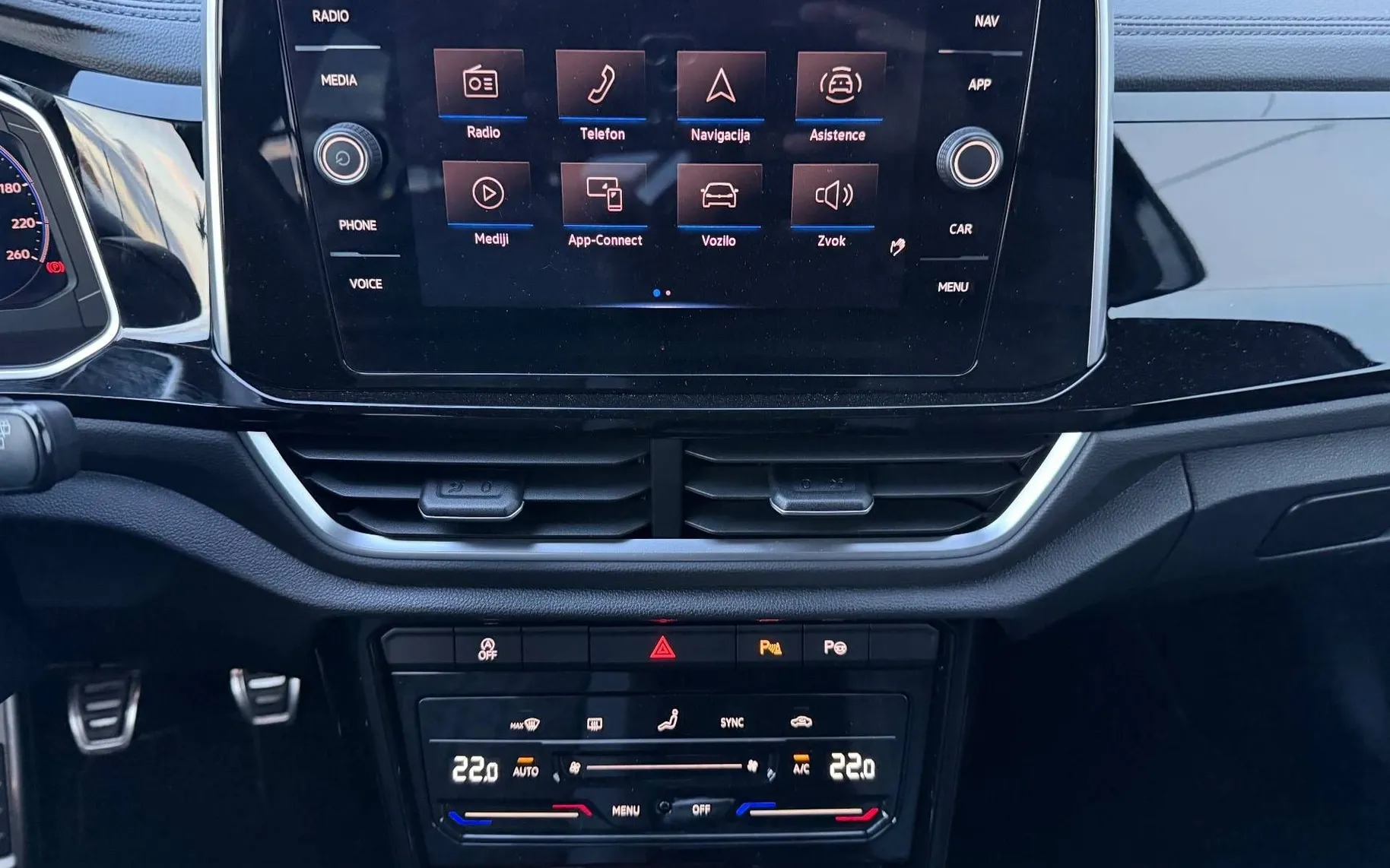 Notranja slika - Volkswagen T-Roc - 1.0 TSI BMT R-Line-LED-ACC-PDC-Vzvratna kamera.... - 9