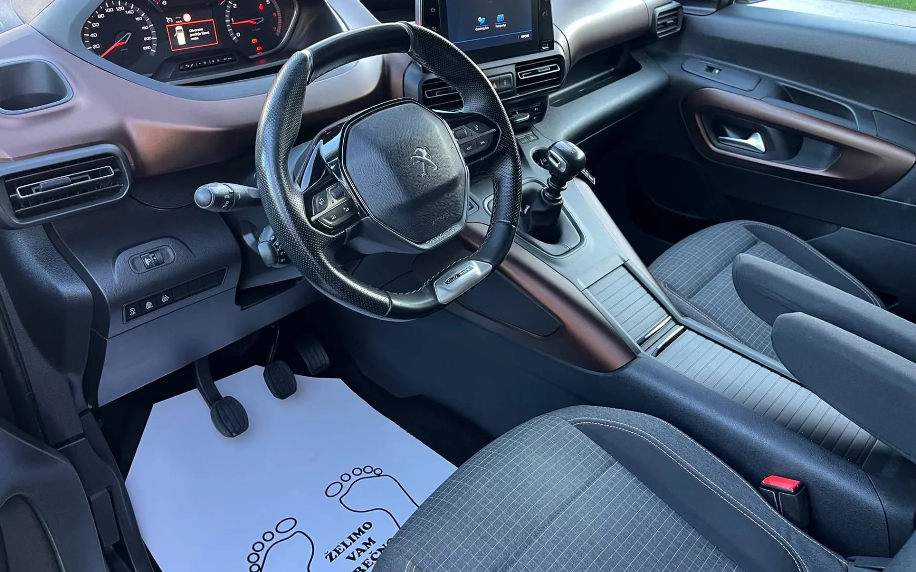 Notranja slika - Peugeot Rifter - GT LINE 1.5 BLUEHDI 130 LED-KAM-ODLIČEN - 12