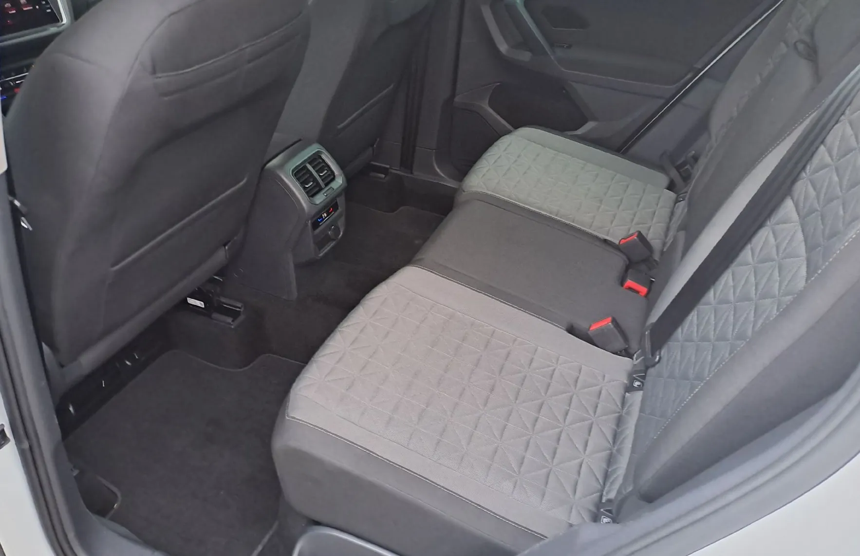 Zunanja slika - Volkswagen Tiguan - 2.0 TDI BMT Life DSG - 12