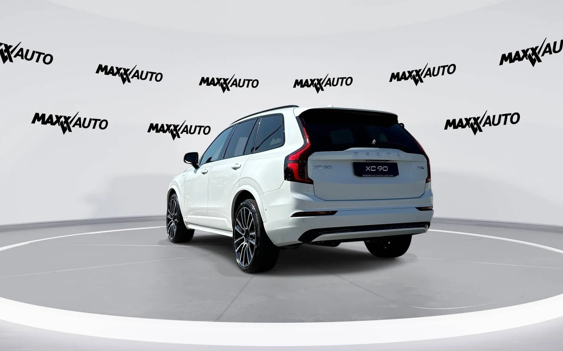 Notranja slika - Volvo XC90 - T8 AWD PLUG-IN HYBRID ULTRA DARK – 7 SEDEŽEV - 7