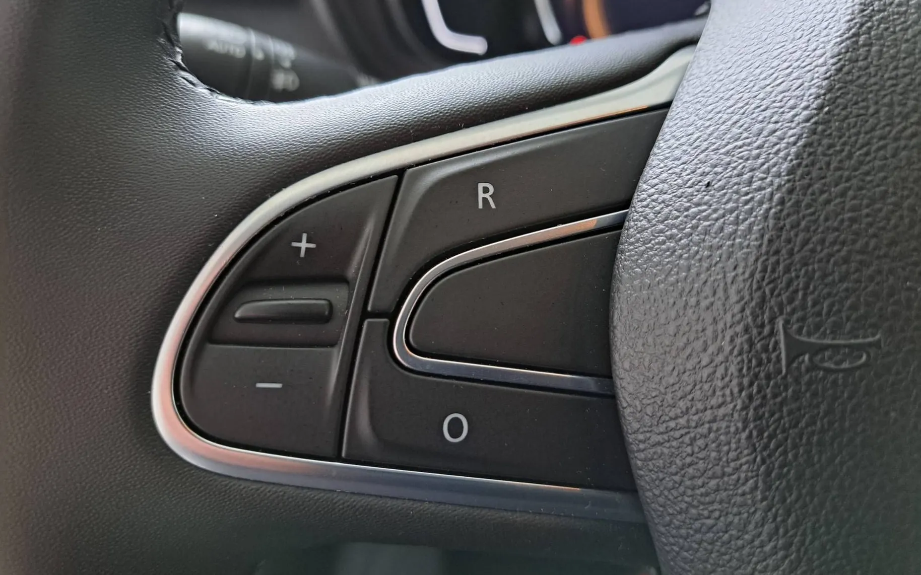 Notranja slika - Renault Kadjar - 1.5 DCI Aut-1 LASTNIK-M 2023-KAMERA-KOT NOV... - 11