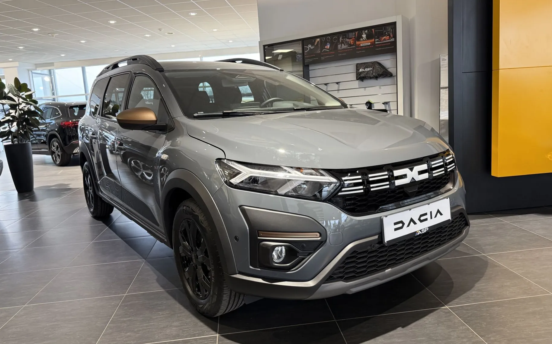 Zunanja slika - Dacia Jogger - 1.0 TCe 110 Extreme + zimske gume - 1