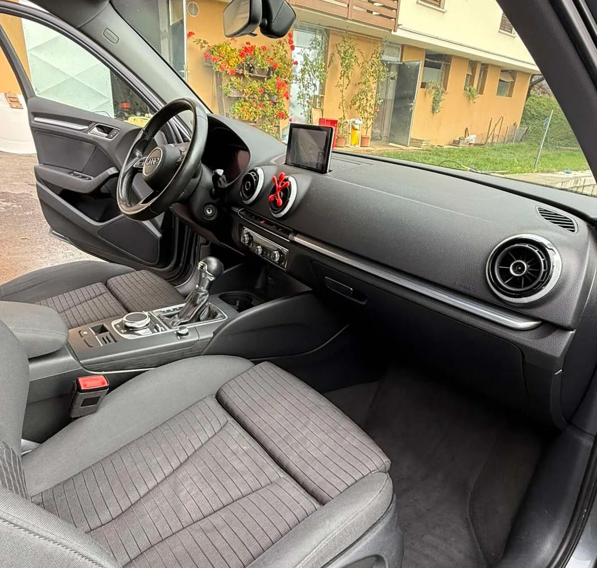 Notranja slika - Audi A3 - Sportback 2,0 TFSI Sport S tronic - 13