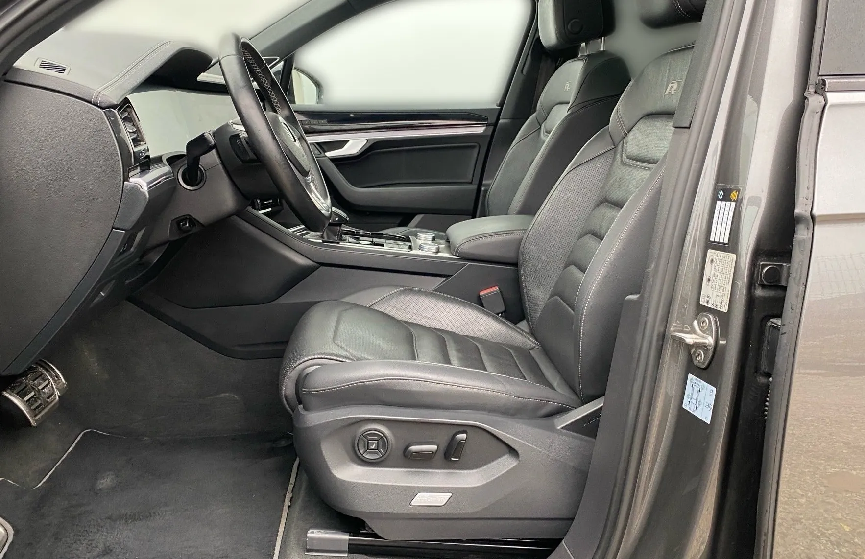 Zunanja slika - VW Touareg - V6 TFSI R-Line Panorama - Zračno - Night vision... - 7