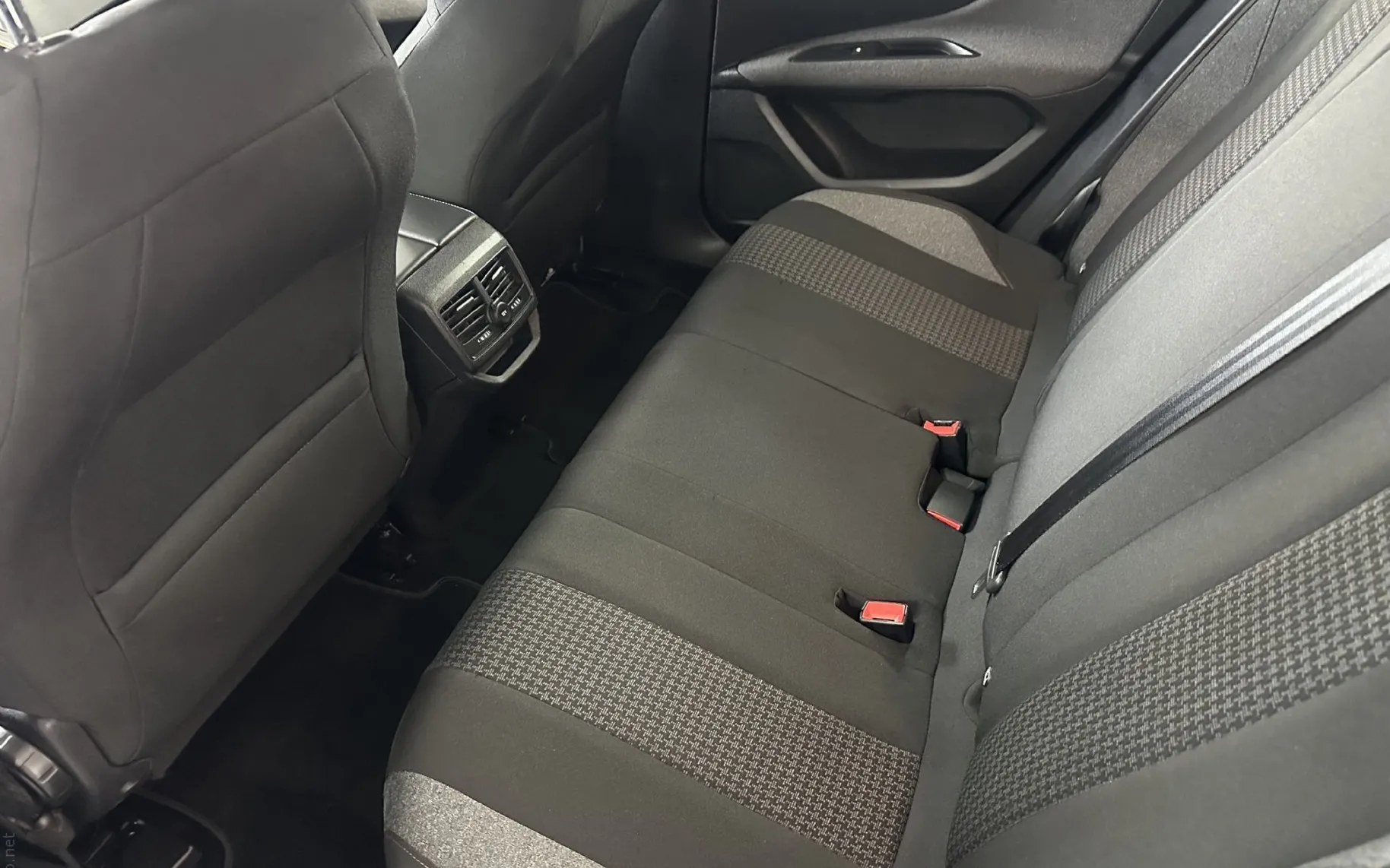 Zunanja slika - Peugeot 3008 - 1.5 BlueHDi 130 EAT8 Active.KAMERA.NAVI.ALU.2022 - 4