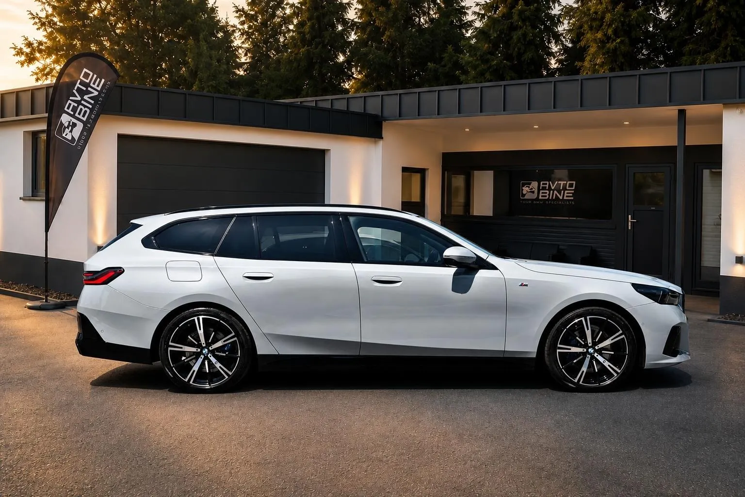 Notranja slika - BMW serija 5 Touring: - 520d XDRIVE•NARDO GREY•M PAKET PRO•KOT NOV•GARAN.. - 7