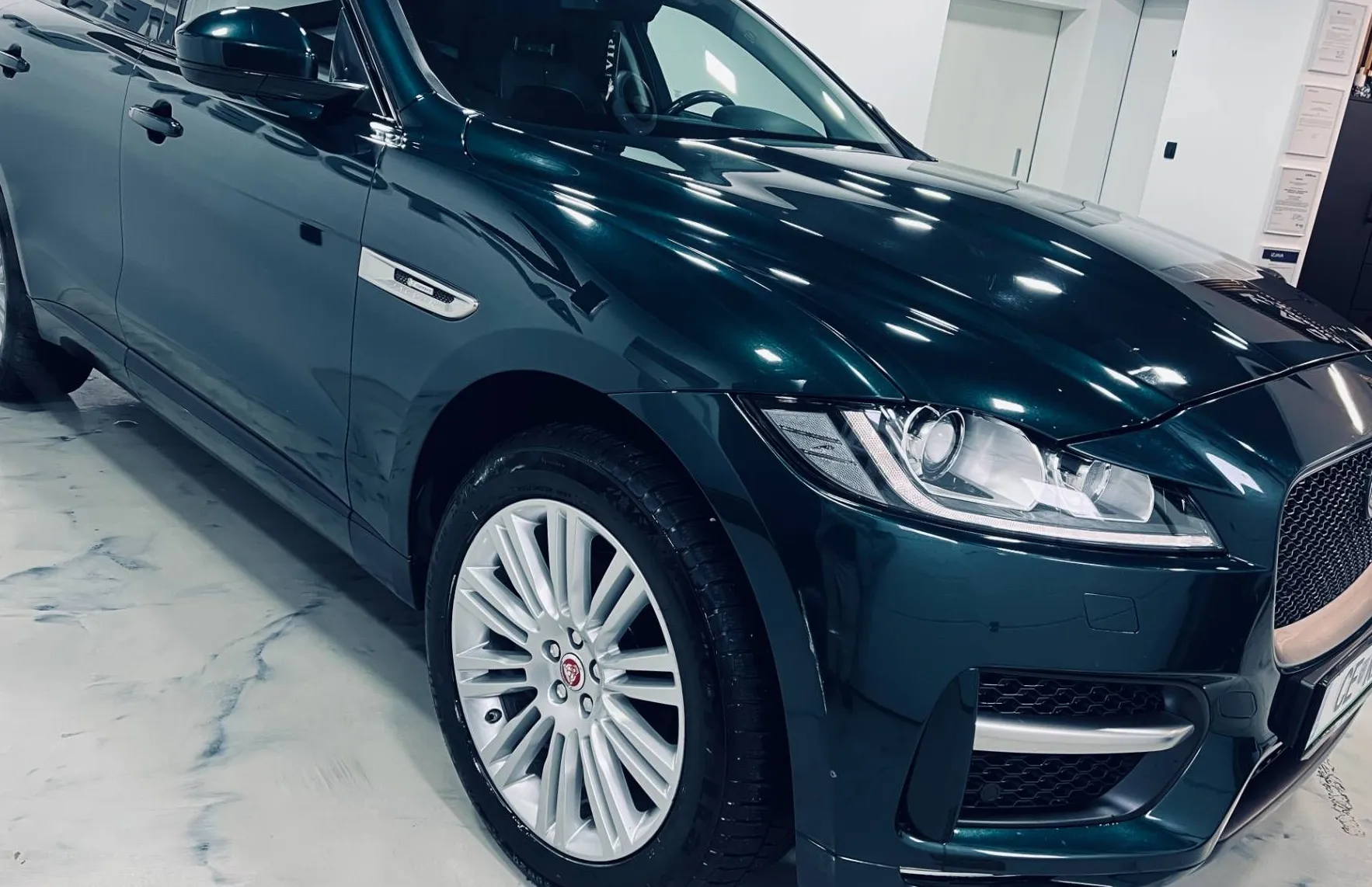Zunanja slika - Jaguar F-PACE - 2.0 TD 180KM AWD avt R-Sport - 3