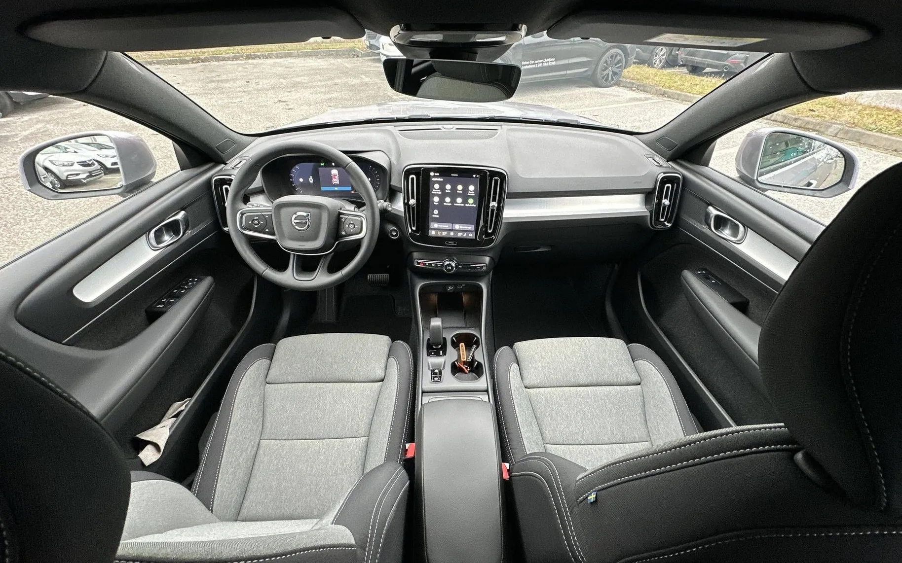 Notranja slika - Volvo XC40 - B3 P Core AT DCT 3 leta garancije + 3 servisi... - 26