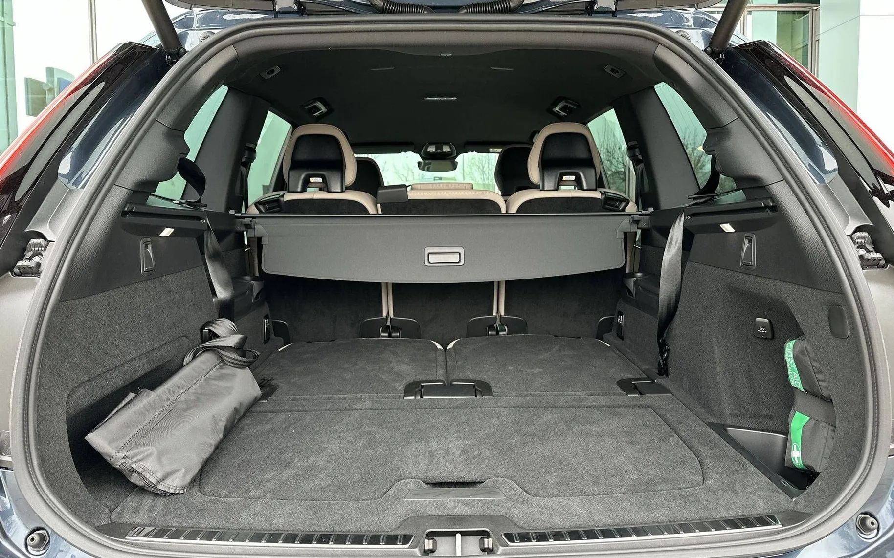 Notranja slika - Volvo XC90 - B5 P Core Bright 7s AT AWD 3 leta gar. + 3 serv - 13