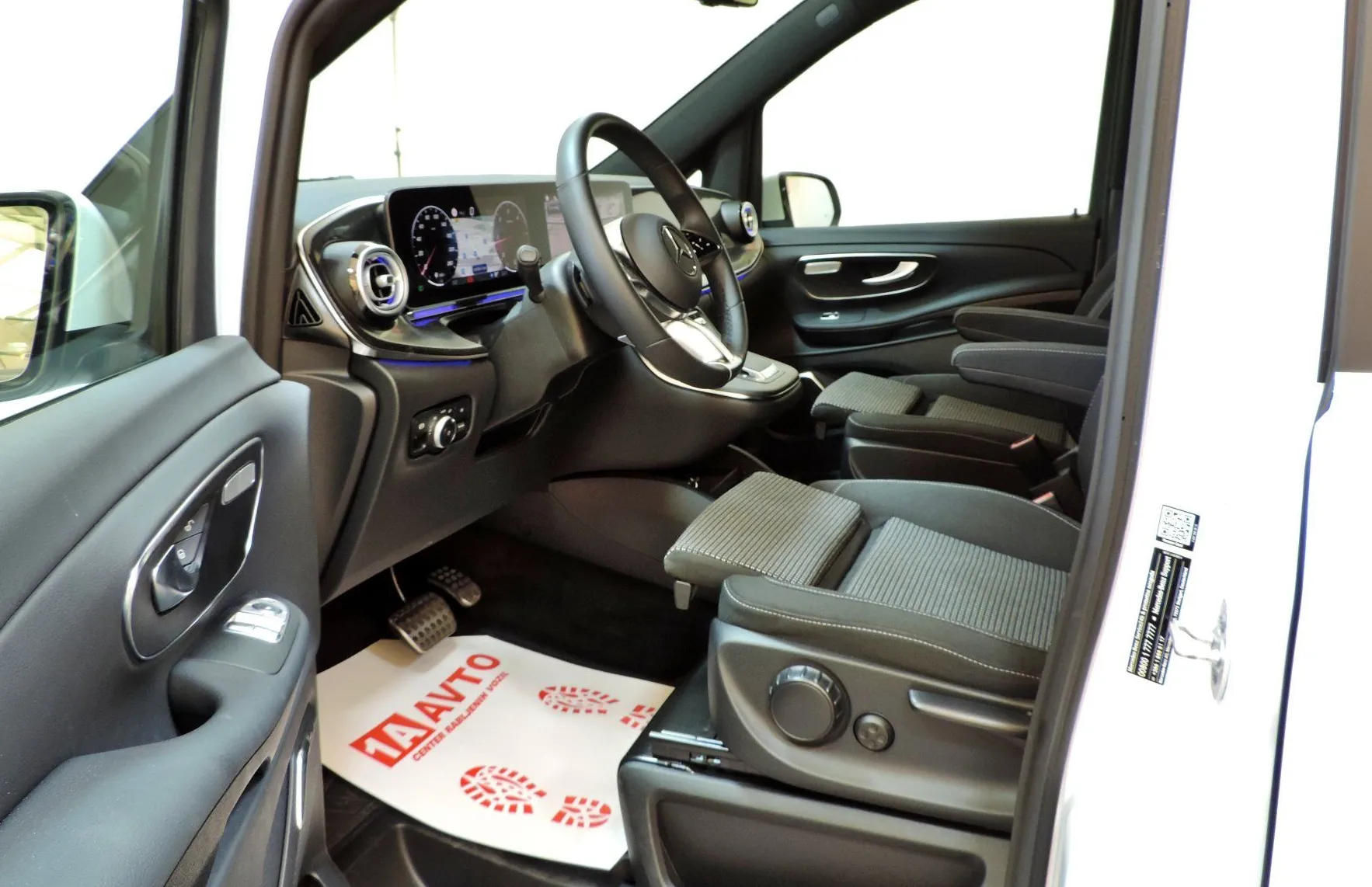 Zunanja slika - Mercedes-Benz V-Razred - V 300 d Style dolgi Avt. LED-ACC-7.SEDEŽEV-KAMERA - 9