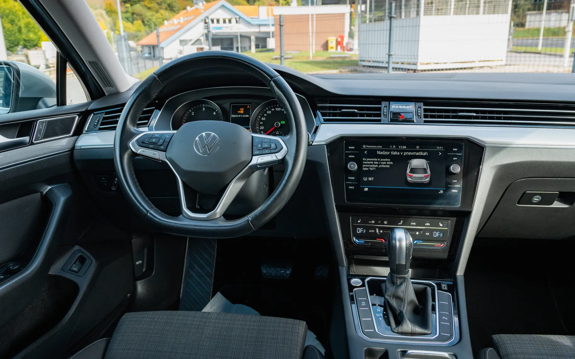 Notranja slika - Volkswagen Passat - Variant 2,0 TDI BMT SCR Business DSG - 10