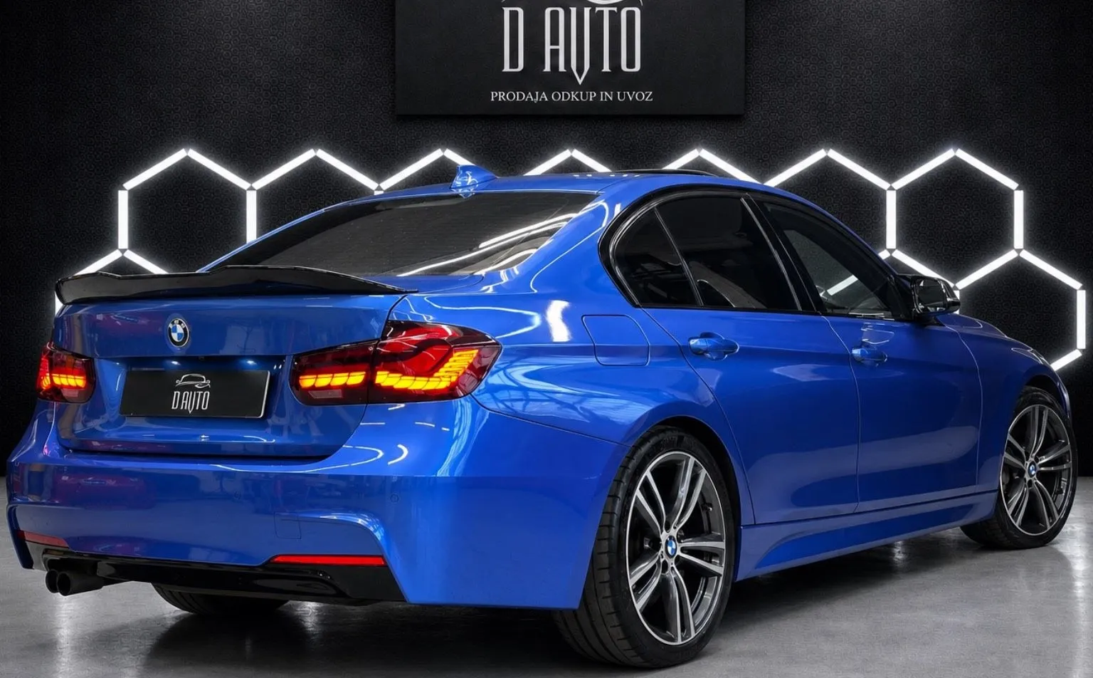 Notranja slika - BMW serija 3: - 328i M PAKET+PANO+HUD+KAMERA+MEMORY+KEYLESS - 7