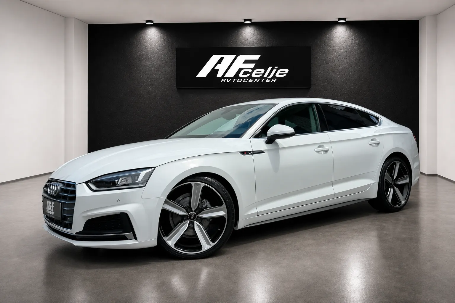 Zunanja slika - Audi A5 Sportback - 2.0 TDI-AUT-S LINE-VIRUTAL-LIZING ZA TUJCE-XENON.. - 1