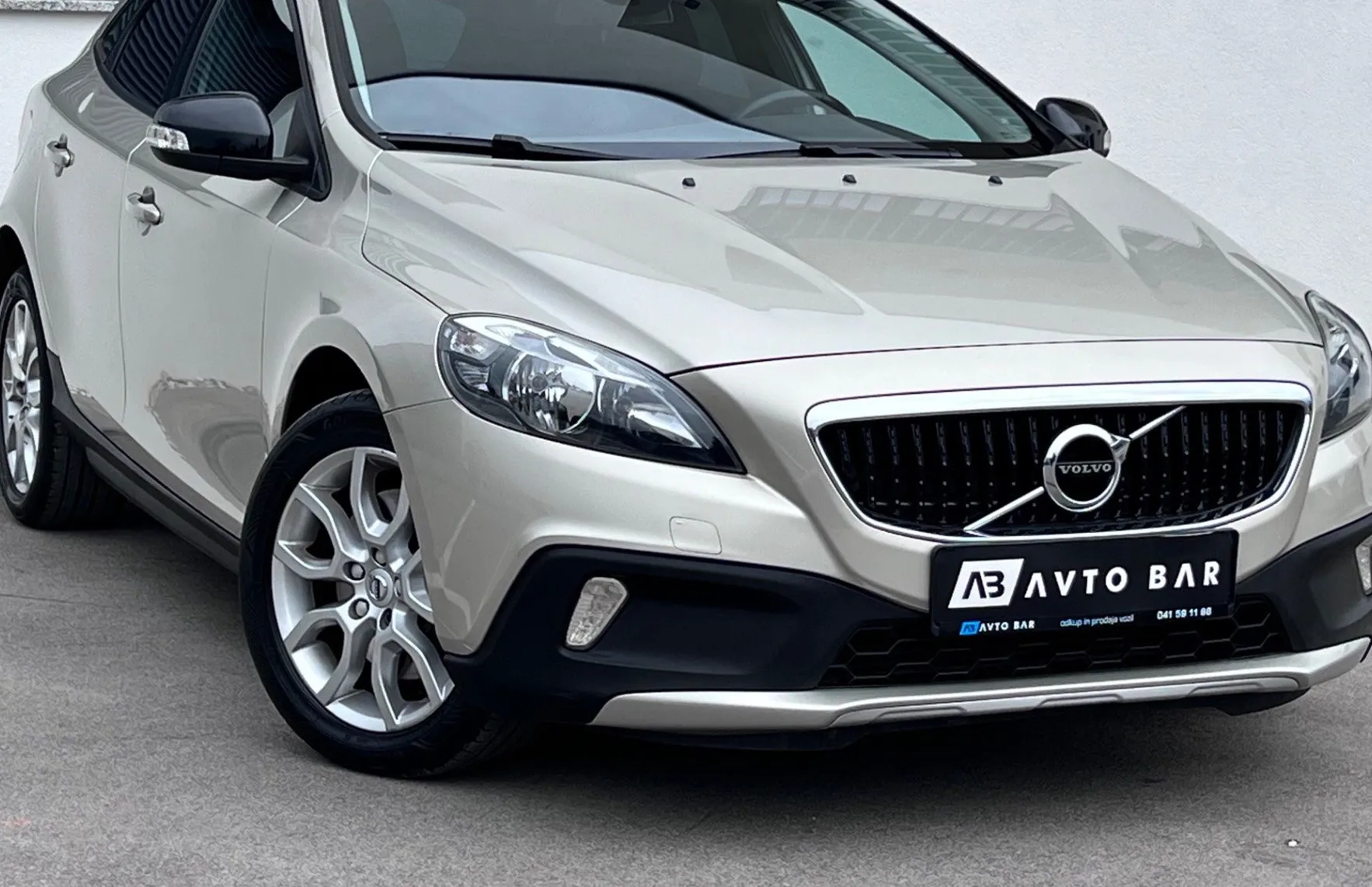 Zunanja slika - Volvo V40 Cross Country - 2.0TD+NAV+VIRTUAL+PDC+ALU - 3