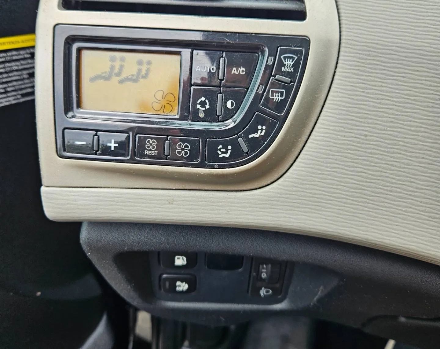 Notranja slika - Citroën C4 Picasso - 2.0 HDi Exclusive Avt. NAVI  DDV PDC... - 10