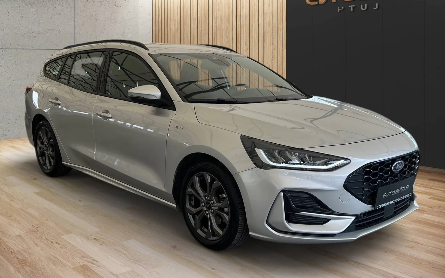 Zunanja slika - Ford Focus - 1.0•ST-Line•LED•PDC•KAMERA•F1•NAVI• - 3