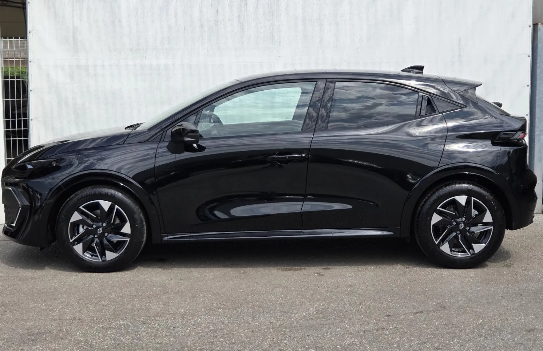 Zunanja slika - Renault Clio - 6 Techno TCE 115 2026+Paket Zima+Zasilno rez. kolo - 8
