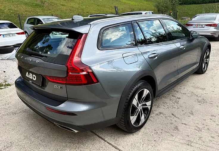 Zunanja slika - Volvo V60 Cross Country - B4D AWD AUT 1.LASTNIK LED VIRUTAL NAVI PDC - 4