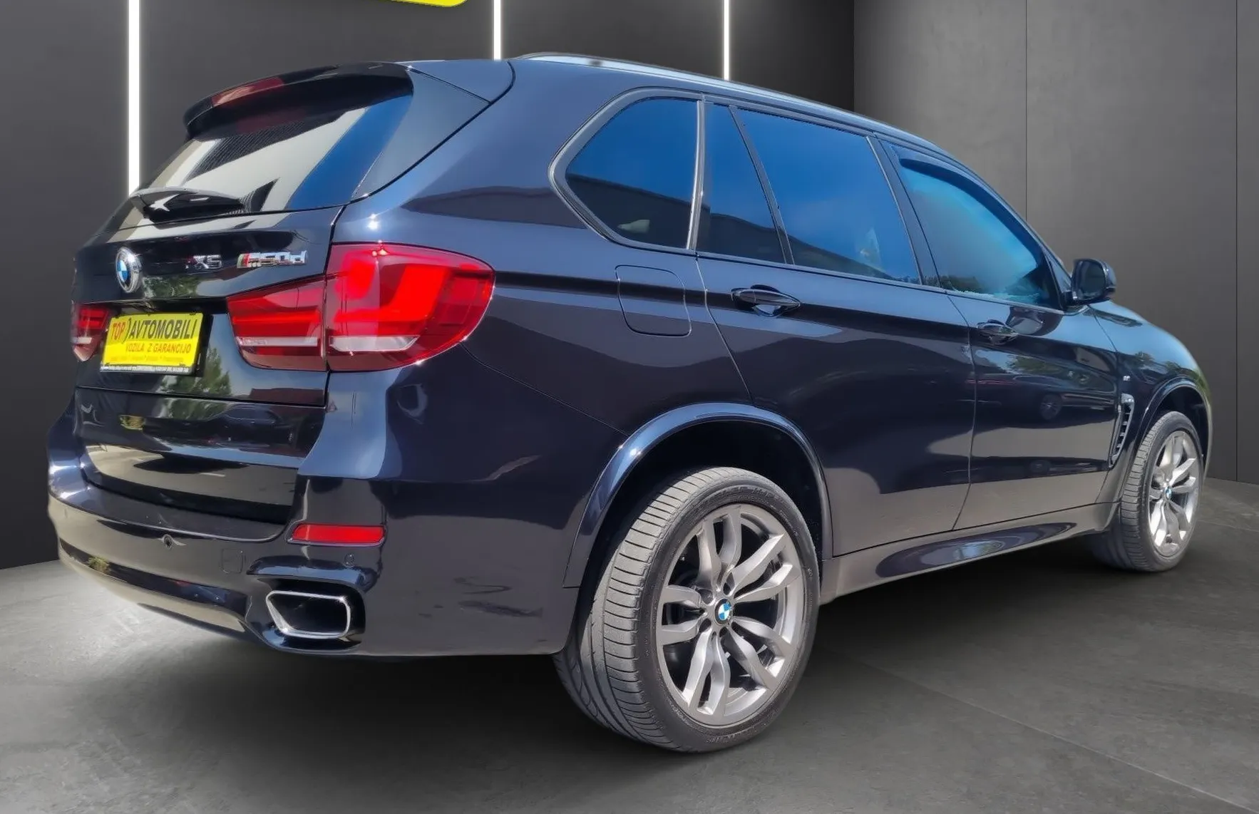 Zunanja slika - BMW X5 - serija : M50d M PAKET FULL LED NAVI PDC KAMERA TEM TOP... - 7