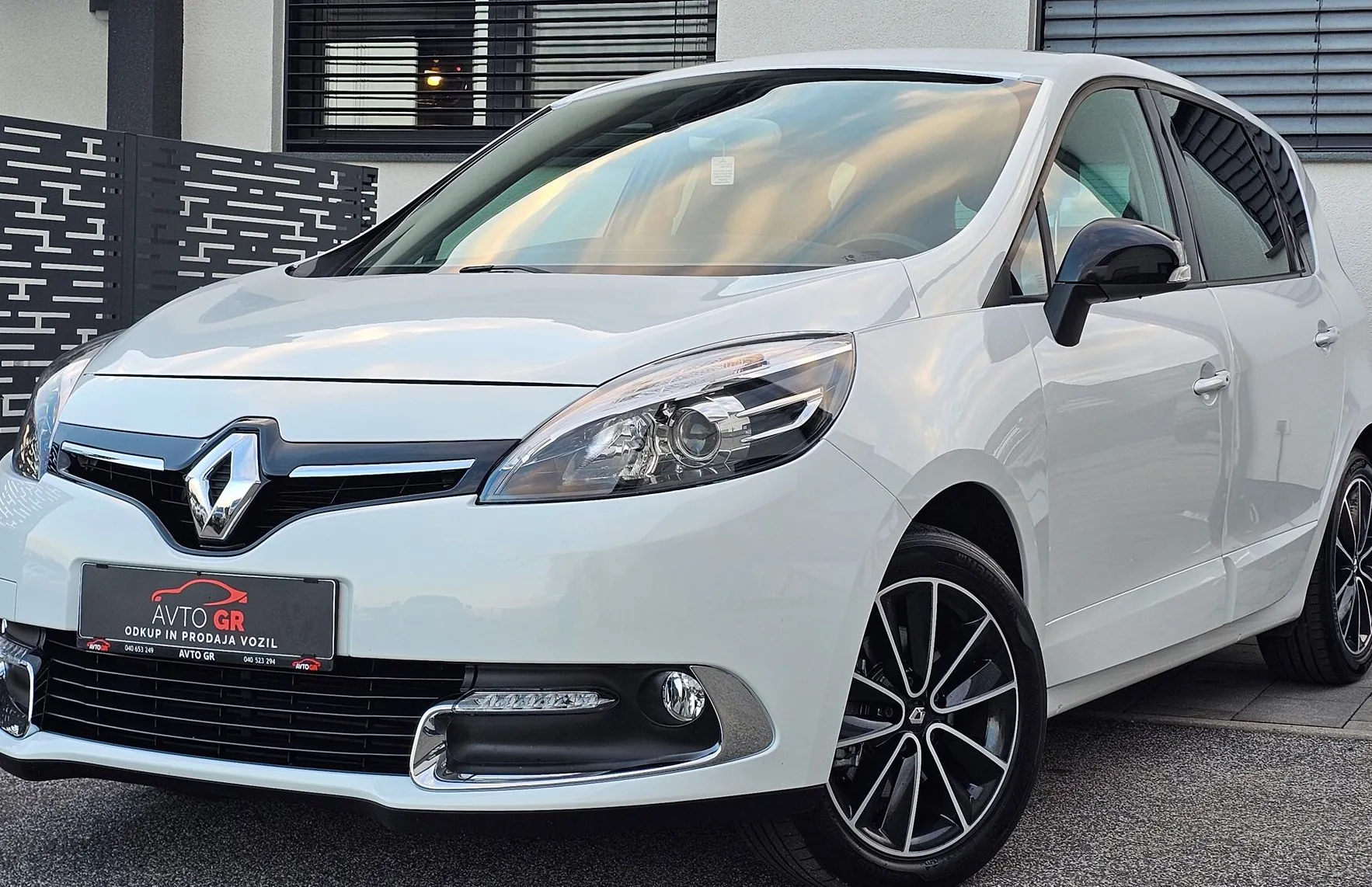 Zunanja slika - Renault Scénic - Scenic 1.2 16v-BOSSE-Le 159.000km-Odličen- Tempo.- - 12