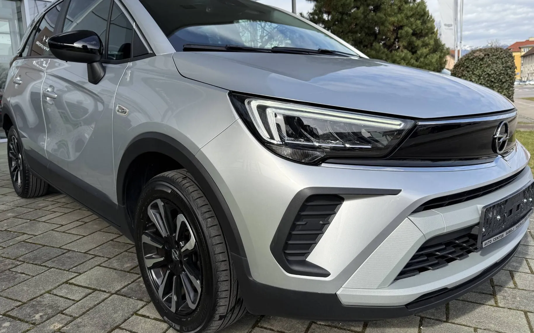 Zunanja slika - Opel Crossland - 1.2 TURBO 81KW ELEGANCE... - 3