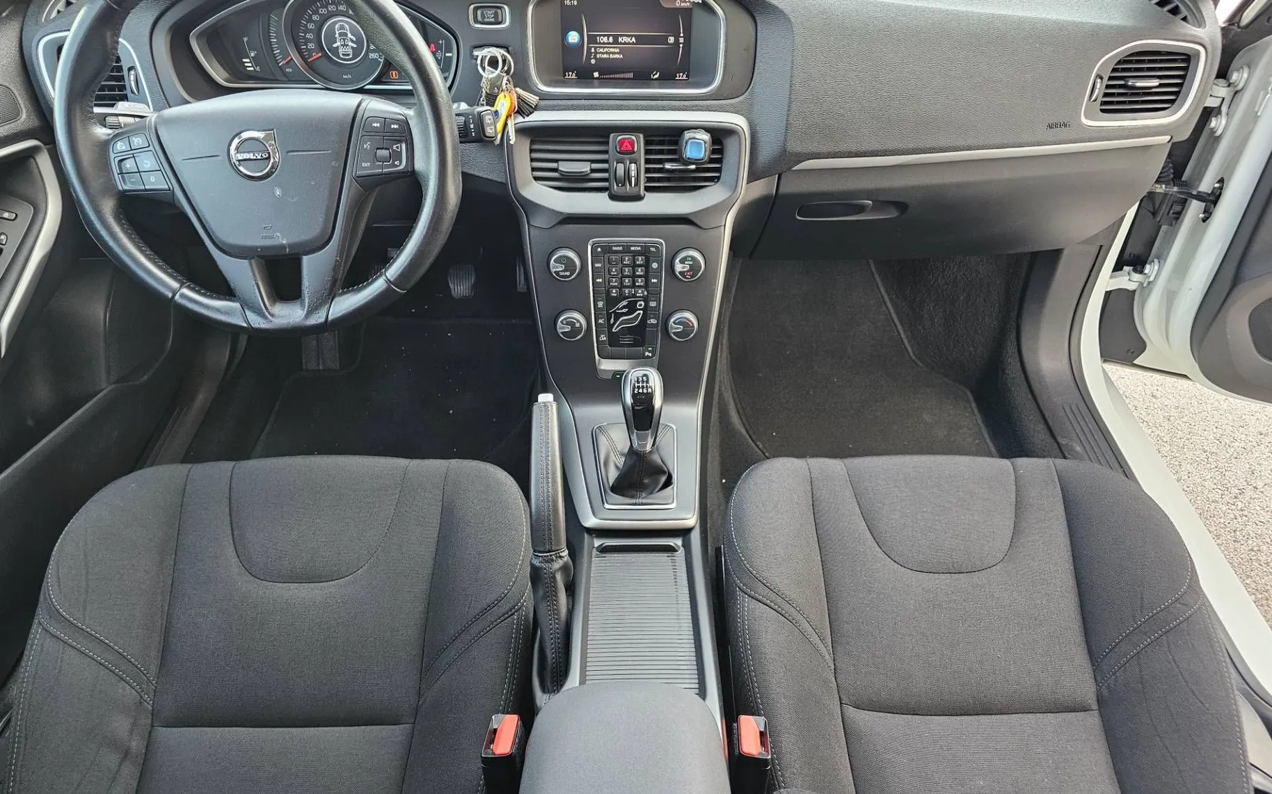 Zunanja slika - Volvo V40 - D2 Kinetic - 10
