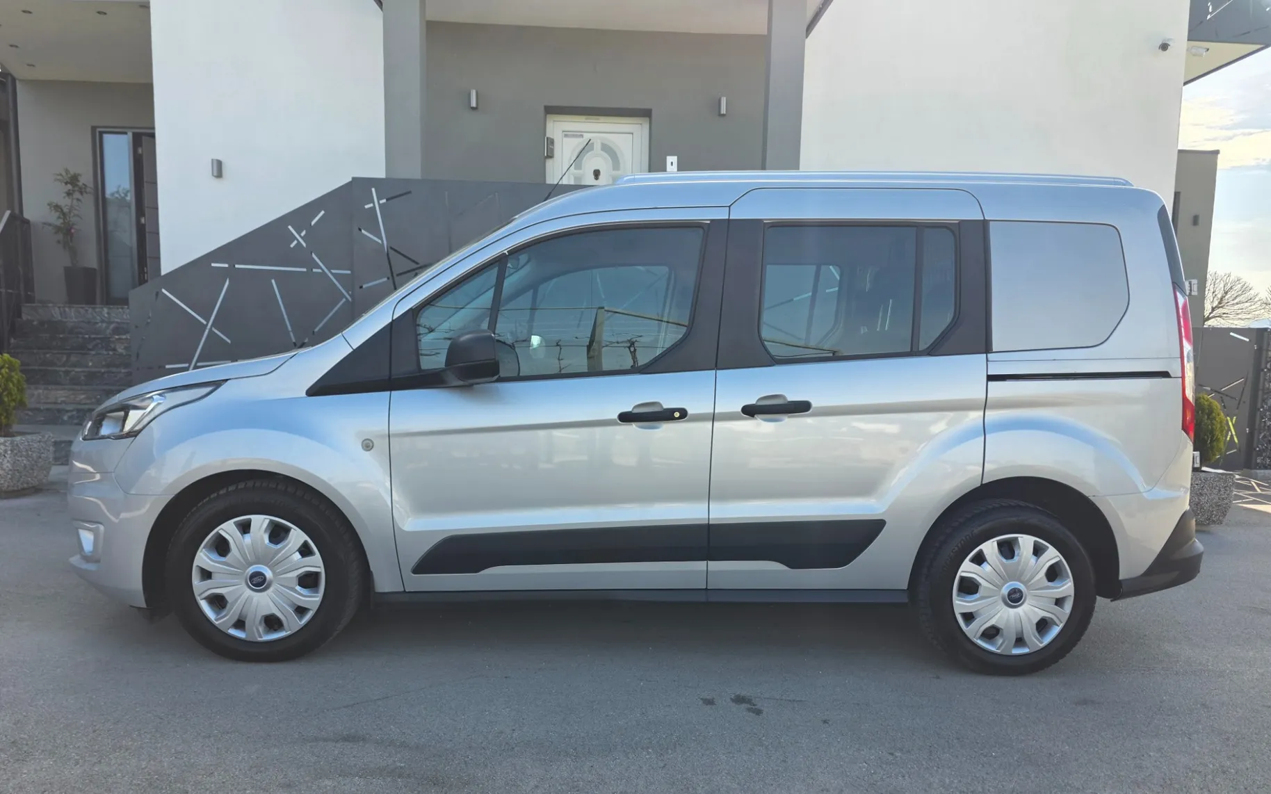 Zunanja slika - Ford Transit Connect - 1.5 tdci - 2