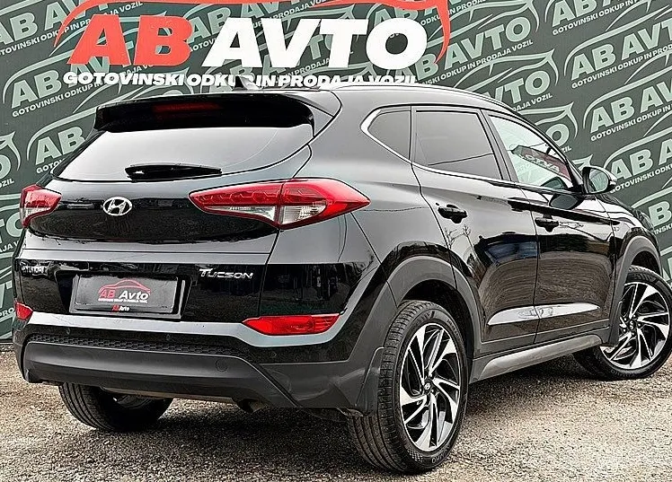 Zunanja slika - Hyundai Tucson - 1.7 CRDI Style+SLO+1LASTNIK+SERVISNA+ALU+BIXENON - 5
