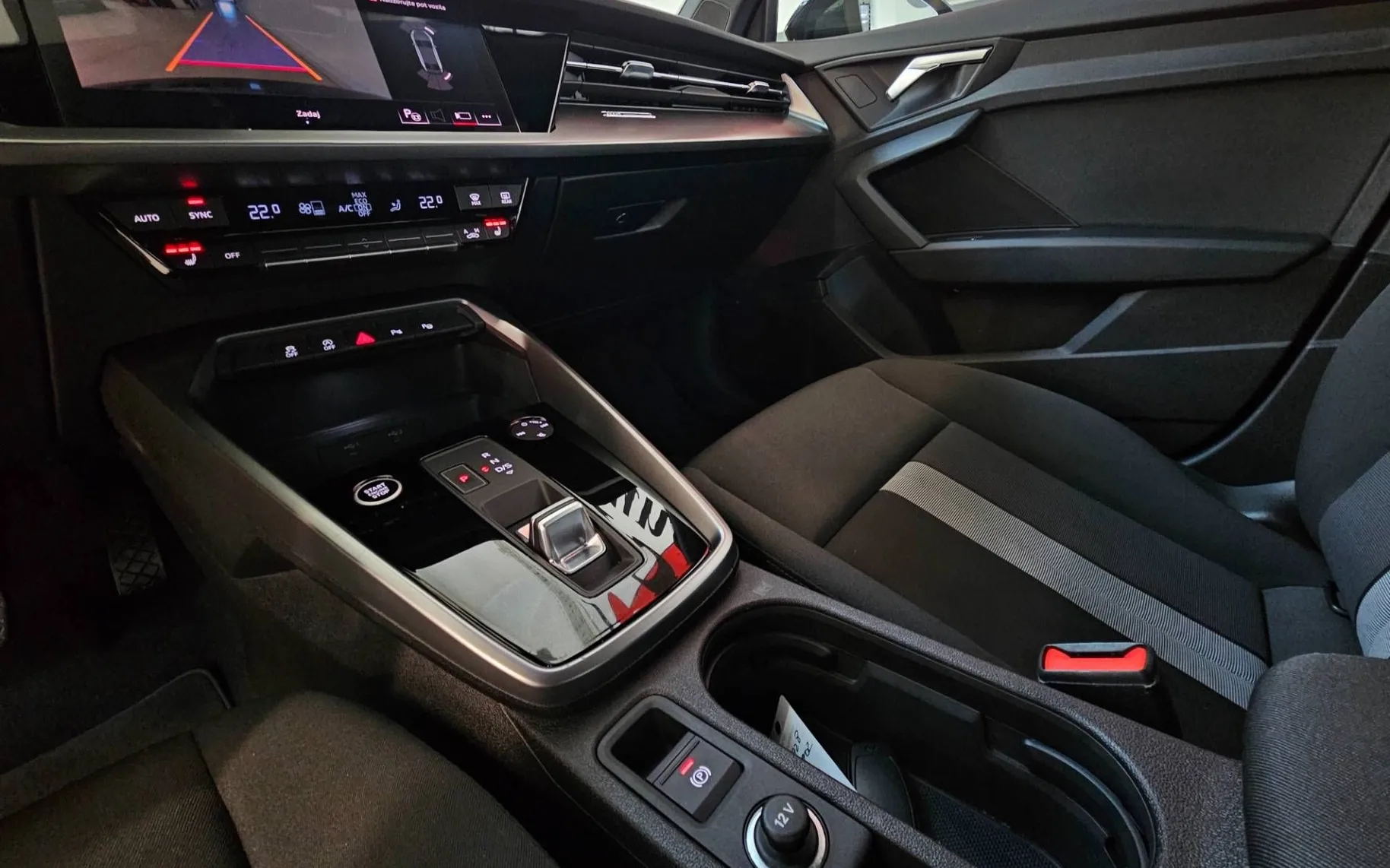 Notranja slika - Audi A3 - Limuzina 35 TDI S line S tronic - 8