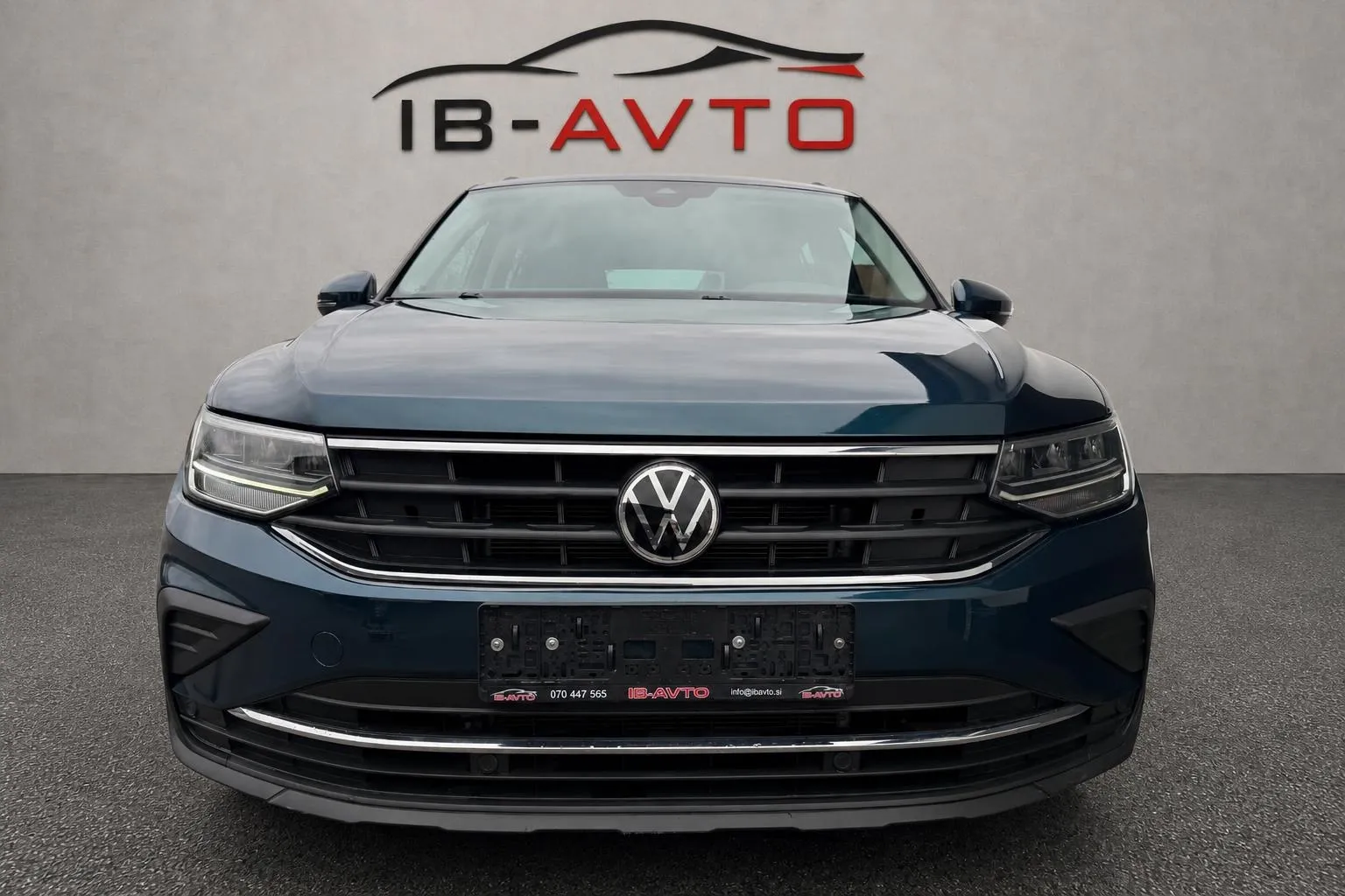 Notranja slika - Volkswagen Tiguan - 2.0 TDI   DSG  ALU LED PDC NOVI MODEL - 8