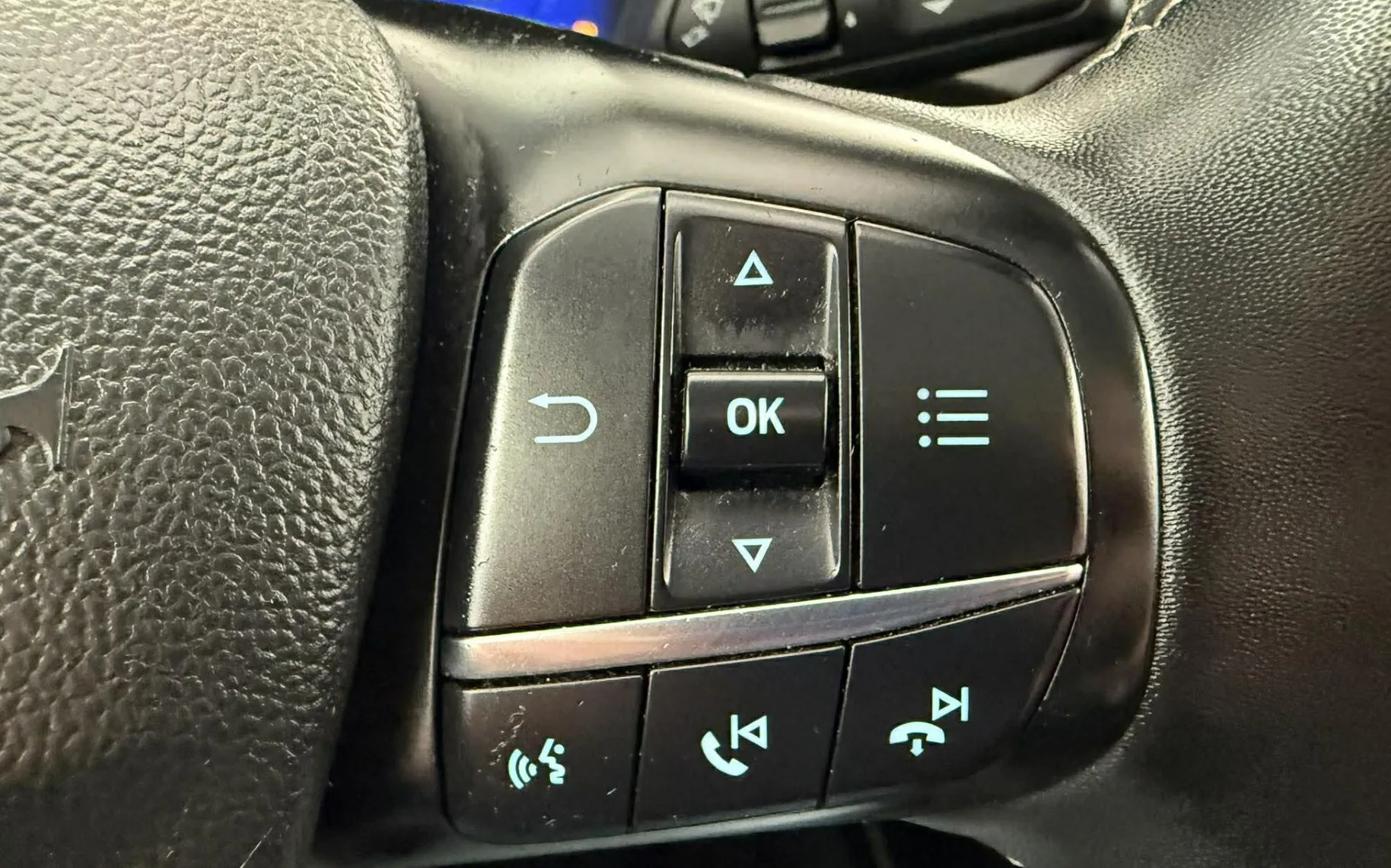 Notranja slika - Ford Kuga - 2.5 Vignale.NEMŠKI+4ALU.KAMERA.PANORAMA.KLUKA.LED - 12