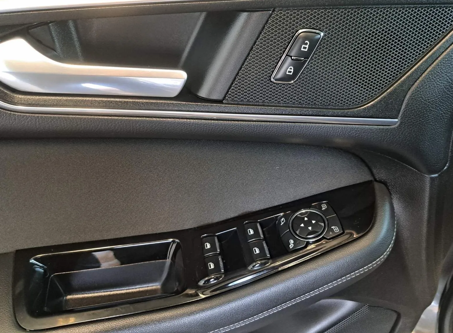 Zunanja slika - Ford S-MAX - 2.0 EcoBlue 7 SEDEŽEV Z ENOLETNIM JAMSTVOM - 16