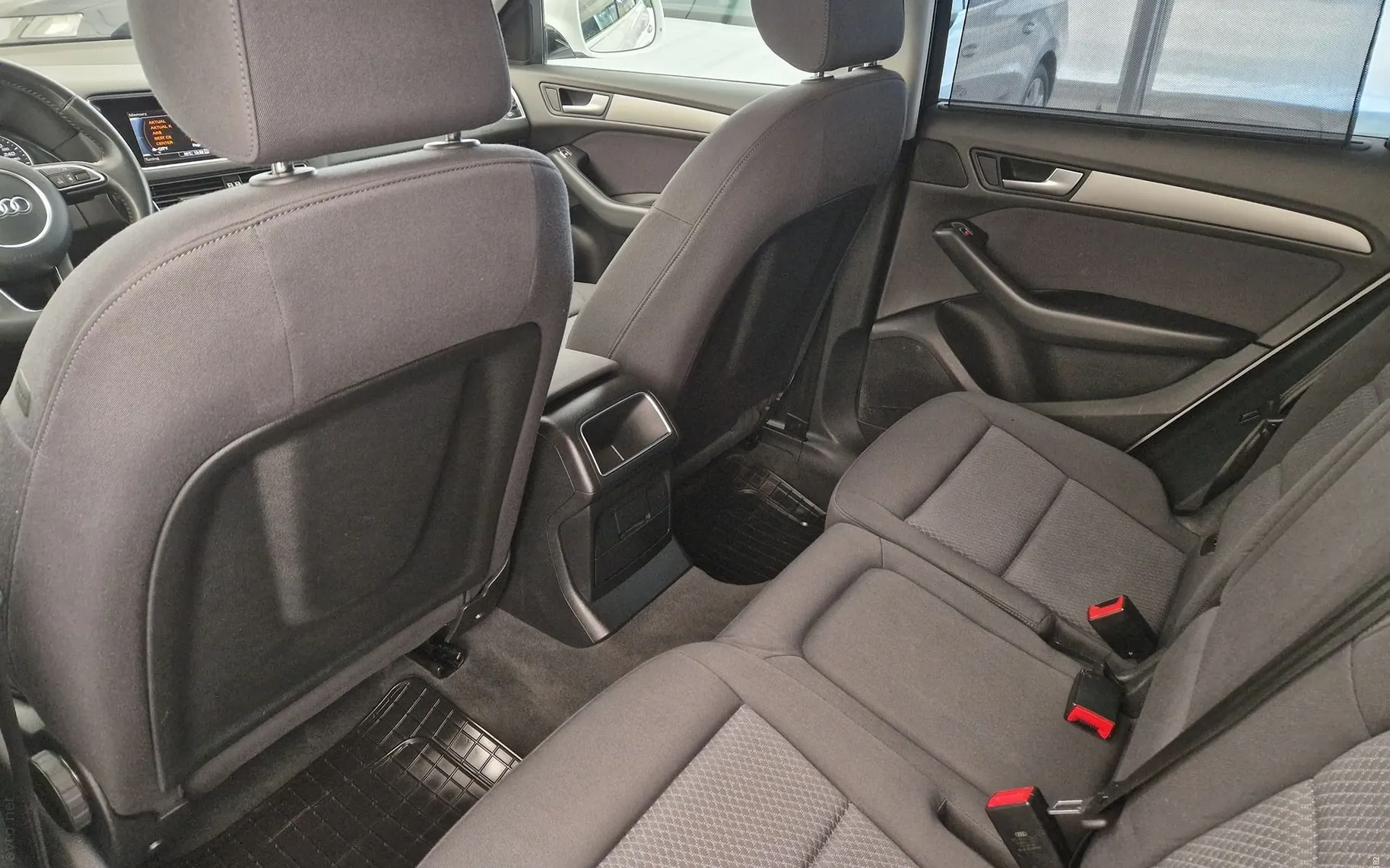 Notranja slika - Audi Q5 - 2.0TDI-QUATTRO-2XLED-2XPDC-NAVI-NA OBROKE TUJCI - 8