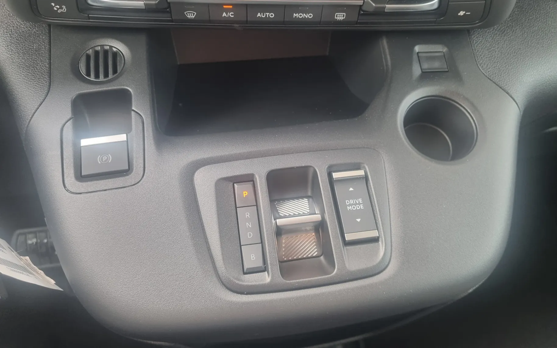 Notranja slika - Opel Combo - LIFE EV 100KW - 3.000€ SUBVENCIJE - VOZILO JE NOVO - 9