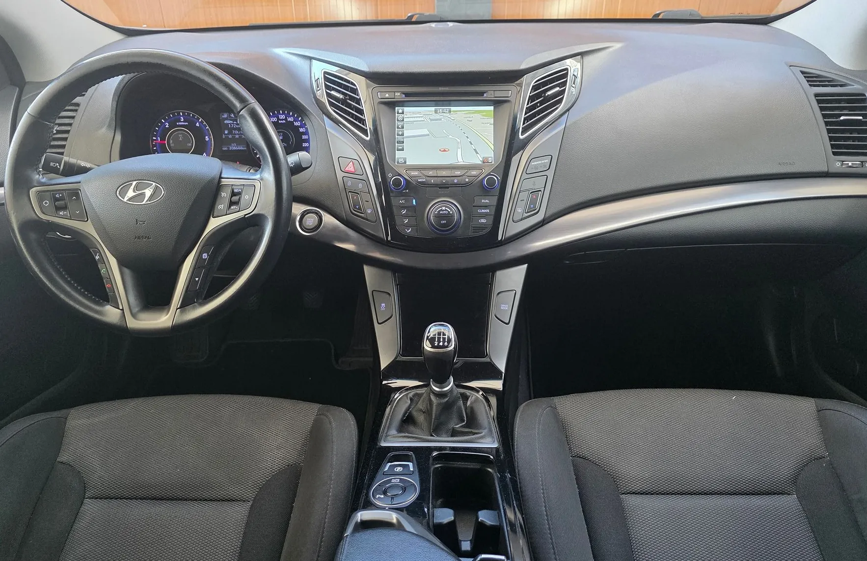 Zunanja slika - Hyundai i40 - Wagon 1.7 CRDi - LED - KAMERA - DRIVE S. - EL. SED - 9