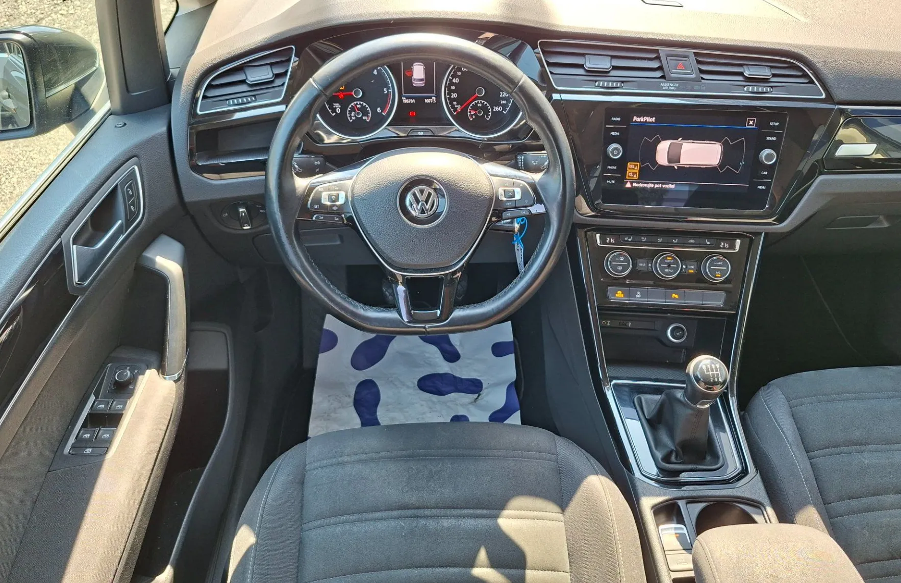 Zunanja slika - VW Touran - 2.0 TDI BMT R-Line Edition - 10